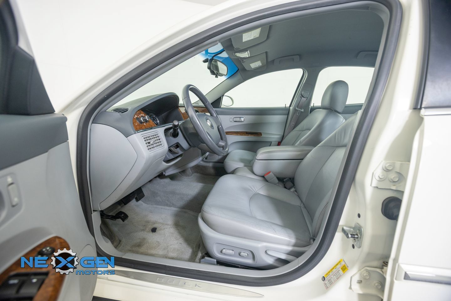 Used 2006 Buick LaCrosse CXL w/ Chrome Appearance Package FWD image 12