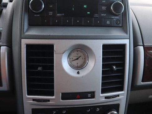 Used 2010 Chrysler Town & Country Touring image 36