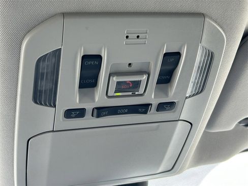 Used 2023 Toyota Highlander XLE image 19