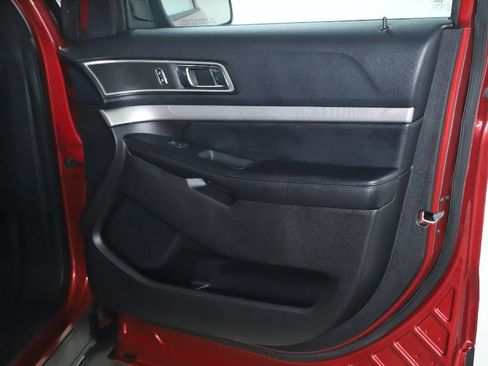 Used 2016 Ford Explorer XLT w/ Equipment Group 202A AWD/4WD image 32