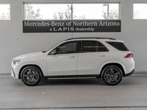 Used 2025 Mercedes-Benz GLE 450e 4MATIC image 2