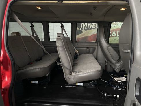 Used 2015 Chevrolet Express 3500 LS w/ Chrome Appearance Package image 10