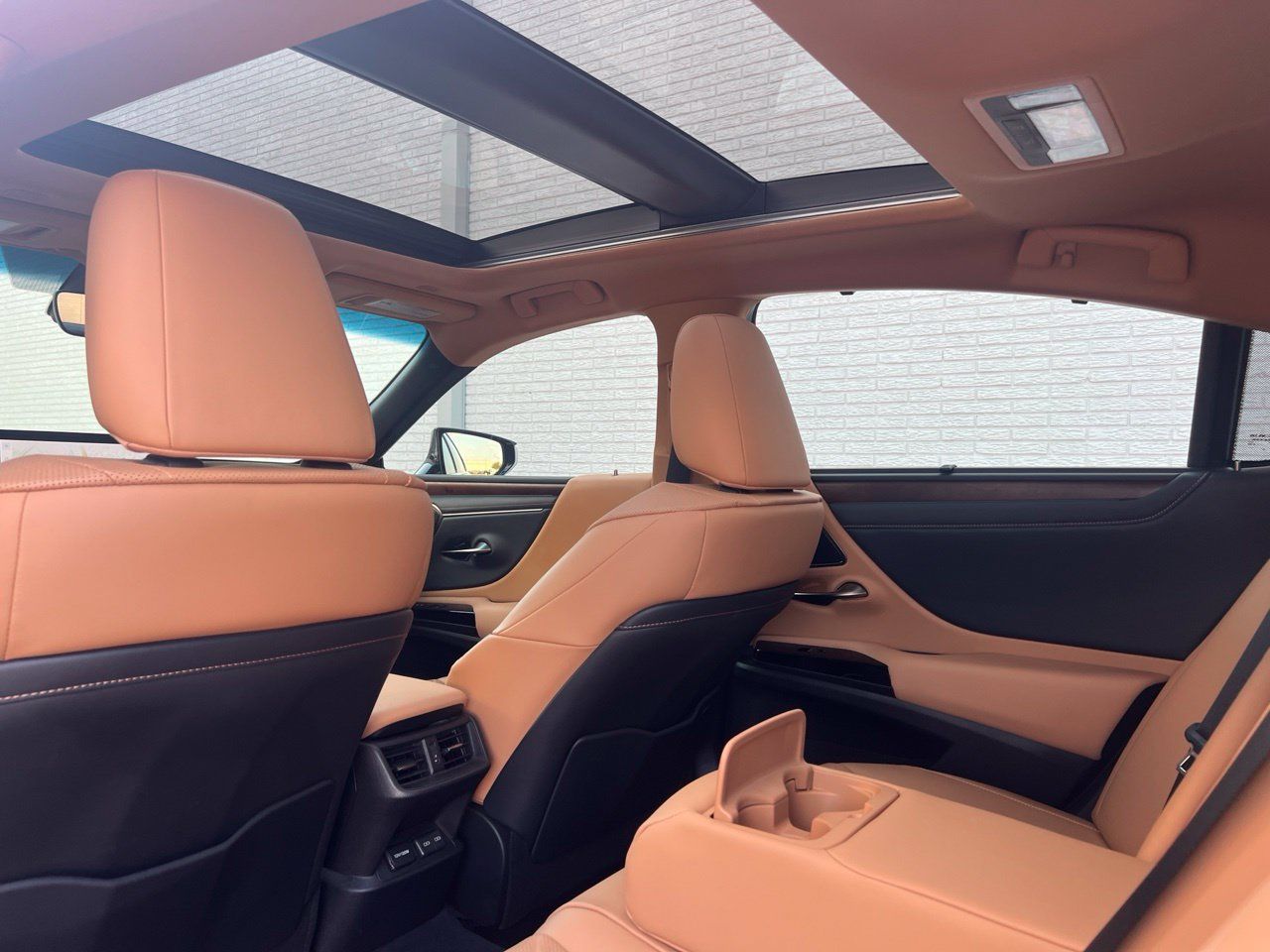 Used 2025 Lexus ES 350 Ultra Luxury w/ Accessory Package (Z2) FWD image 19