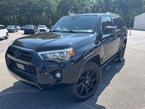 Used 2022 Toyota 4Runner SR5 Premium w/ Moonroof Package AWD/4WD image 2