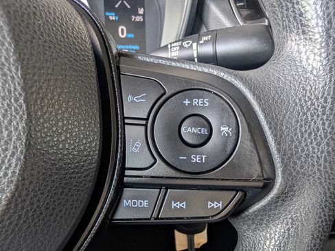Used 2021 Toyota Corolla LE FWD image 32