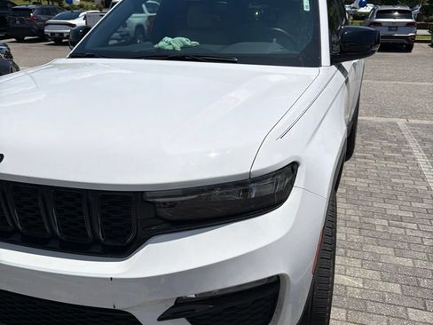 Used 2023 Jeep Grand Cherokee Limited w/ Black Appearance Package RWD image 11