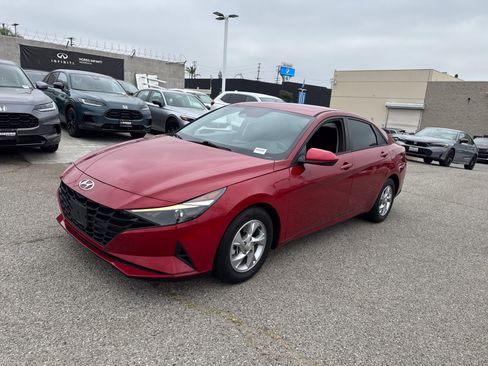Used 2021 Hyundai Elantra SE w/ Cargo Package FWD image 7