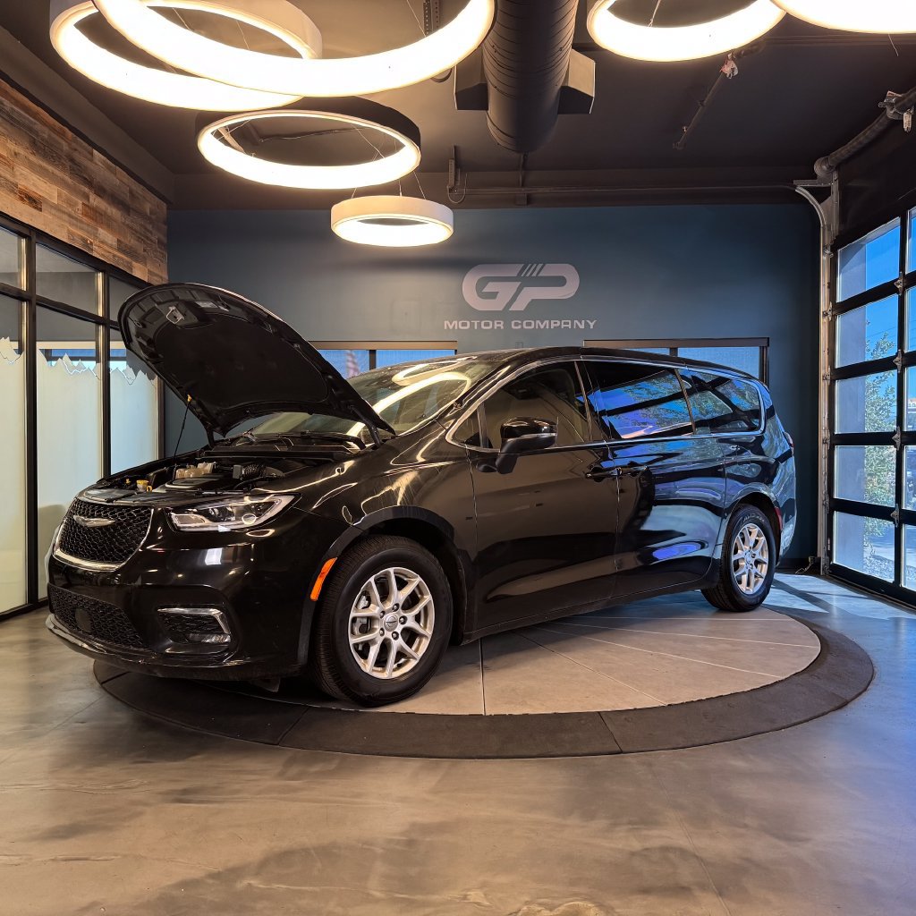 Used 2023 Chrysler Pacifica Touring-L FWD image 24