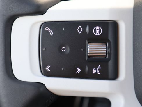 Certified 2025 Land Rover Defender 110 X-Dynamic SE AWD/4WD image 16