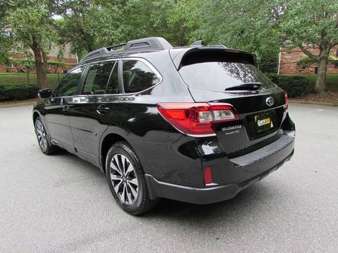 Used 2016 Subaru Outback 2.5i Limited AWD/4WD image 4