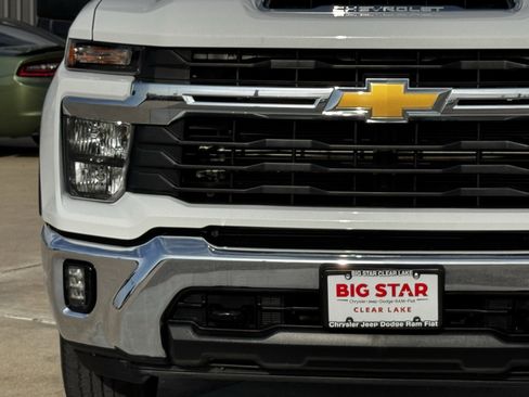 Used 2025 Chevrolet Silverado 2500 LT w/ Convenience Package image 6