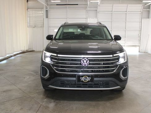 Used 2024 Volkswagen Atlas SE FWD image 3