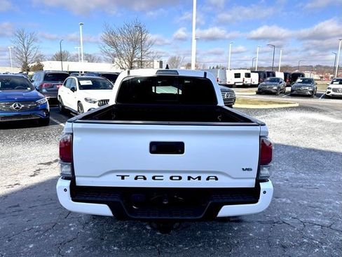 Used 2021 Toyota Tacoma TRD Off-Road w/ Technology Package image 9