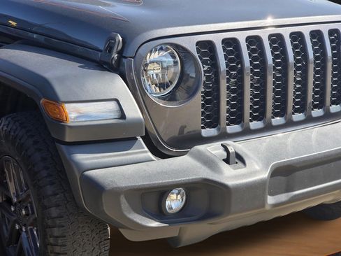 Used 2024 Jeep Wrangler Unlimited Sport AWD/4WD image 4