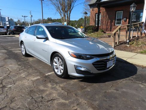 Used 2019 Chevrolet Malibu LT w/ Driver Confidence Package II image 11