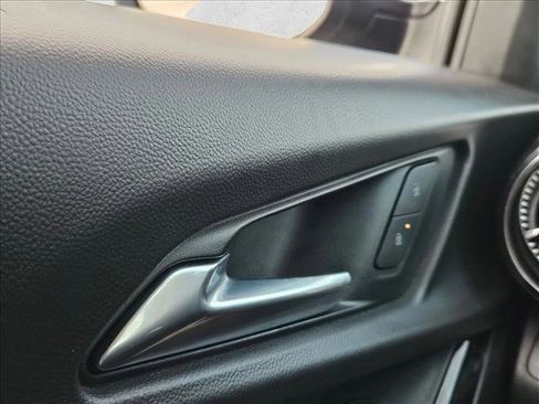 Used 2025 Chevrolet Equinox LT w/ Convenience Package II image 17