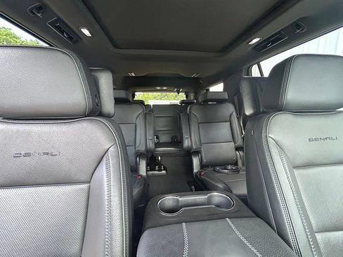 Used 2024 GMC Yukon Denali w/ Denali Reserve Package AWD/4WD image 21