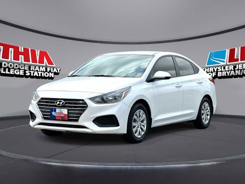 Used 2022 Hyundai Accent SE FWD image 1