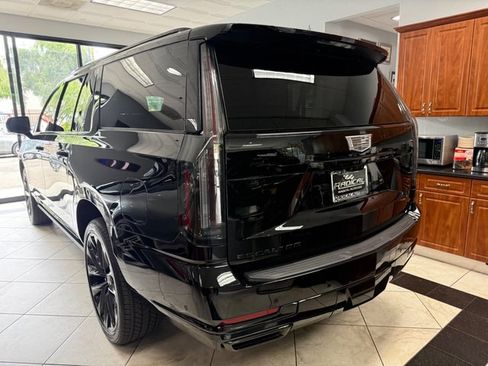 Used 2026 Cadillac Escalade ESV Platinum Sport w/ LPO, ONYX Package AWD/4WD image 6