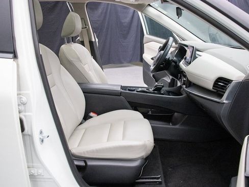 Used 2023 Nissan Rogue SV w/ SV Premium Package image 16