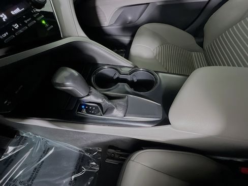 Used 2018 Toyota Camry SE image 24