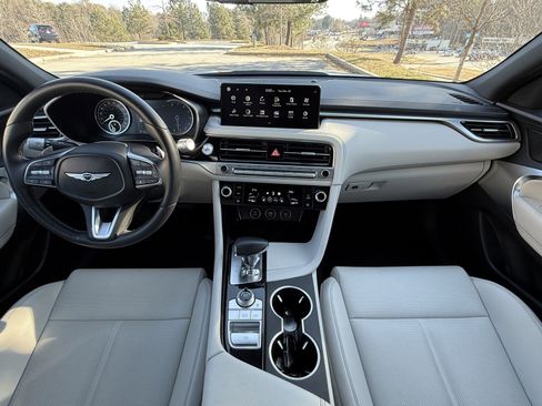 Used 2025 Genesis G70 2.5T image 22