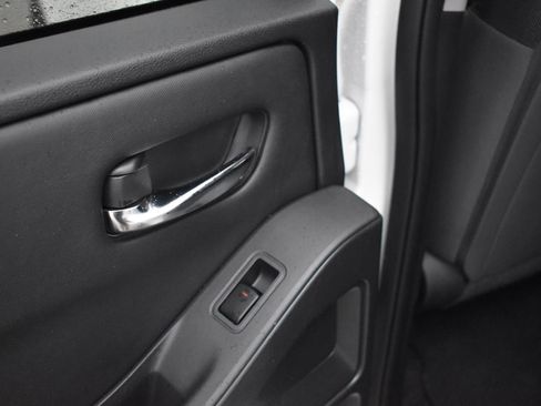 Used 2023 Nissan Frontier SV w/ SV Convenience Package image 35