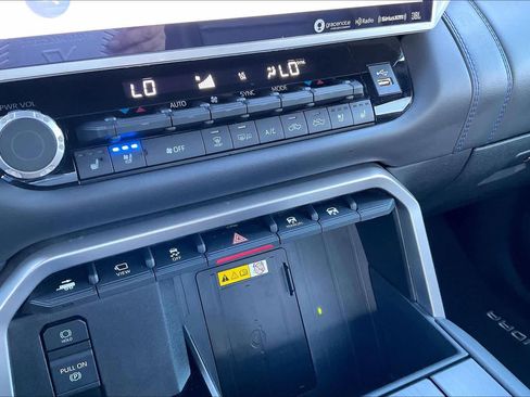 Used 2022 Toyota Tundra Platinum image 33