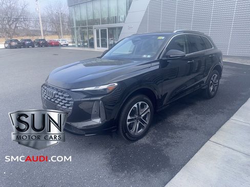 Used 2025 Audi Q5 Premium w/ 19" Wheel Package image 3