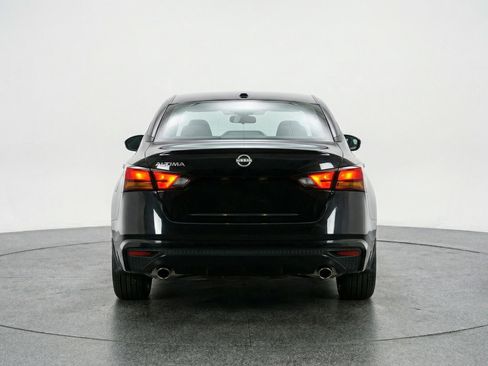 Used 2025 Nissan Altima 2.5 SV FWD image 7