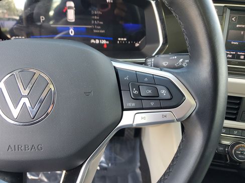 Used 2023 Volkswagen Jetta SE w/ Panoramic Sunroof Package image 21