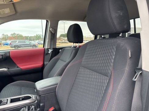 Used 2022 Toyota Tacoma SR5 image 8
