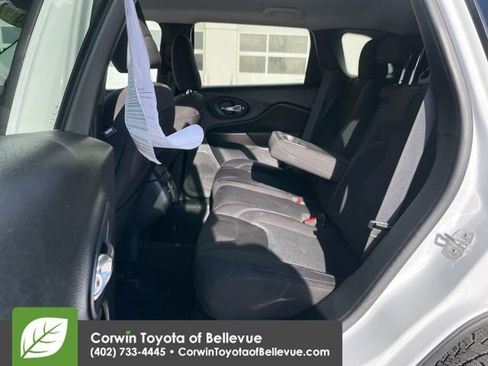 Used 2019 Jeep Cherokee Latitude w/ Popular Appearance Group image 22