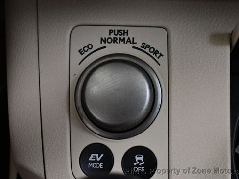 Used 2013 Lexus ES 300h image 51