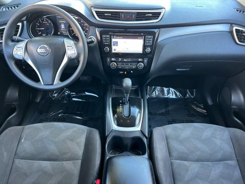 Used 2016 Nissan Rogue SV w/ SV Premium Package image 3