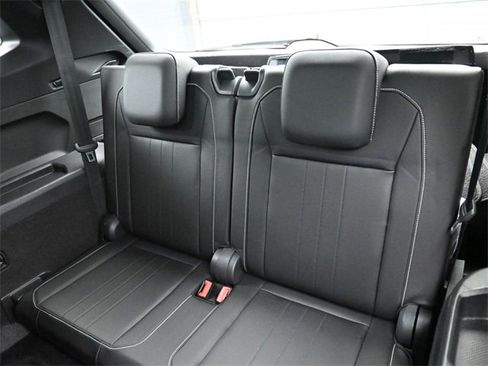 Used 2023 Volkswagen Tiguan SE R-Line image 31