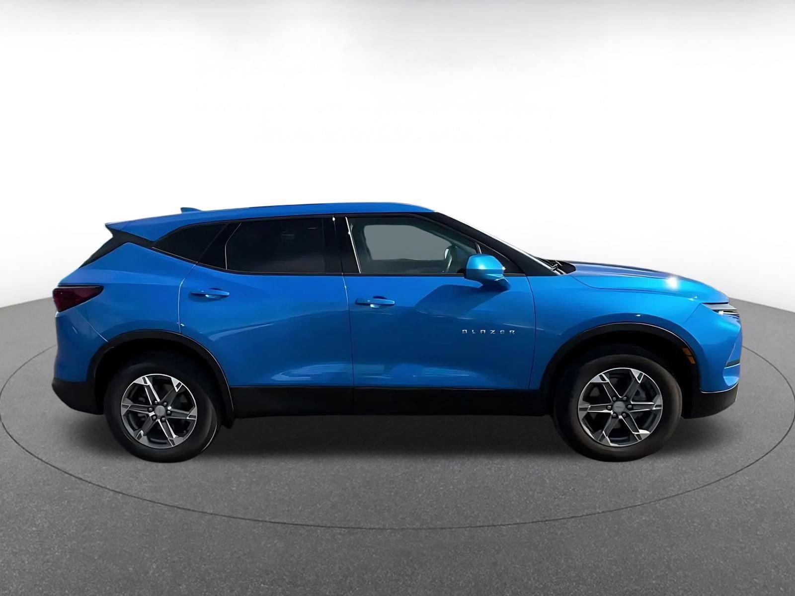 Used 2025 Chevrolet Blazer LT FWD image 15