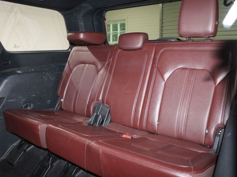 Used 2022 Ford Expedition Limited AWD/4WD image 22