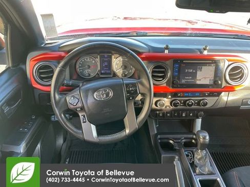 Used 2017 Toyota Tacoma TRD Off-Road image 13