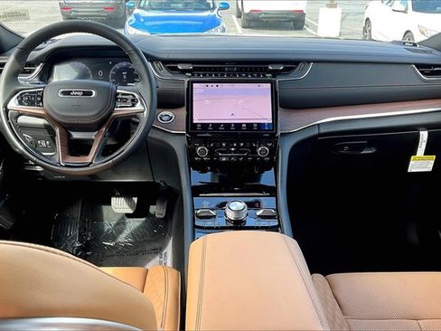 New 2025 Jeep Grand Cherokee L Summit w/ Luxury Tech Group V image 4