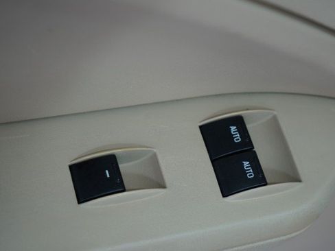 Used 2006 Ford Mustang Convertible RWD image 21