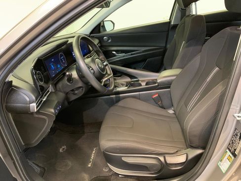 Used 2023 Hyundai Elantra SEL w/ Convenience Package image 18
