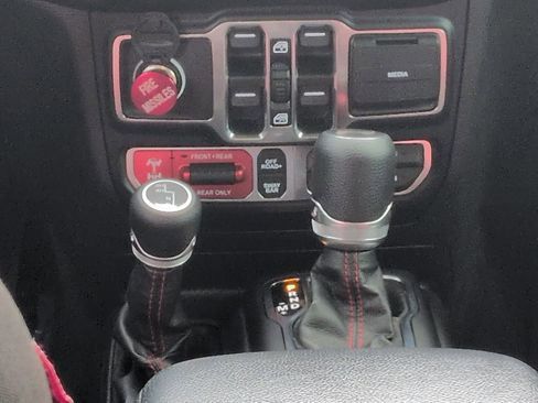 Used 2021 Jeep Wrangler Unlimited Rubicon w/ Safety Group AWD/4WD image 18