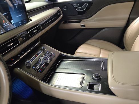 Used 2020 Lincoln Aviator Reserve RWD image 26