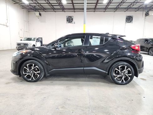 Used 2021 Toyota C-HR XLE image 7