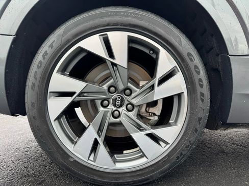 Used 2021 Audi e-tron Premium w/ Towing Package image 17