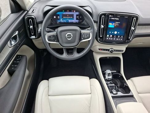 Used 2023 Volvo XC40 B5 Plus w/ Climate Package AWD/4WD image 11