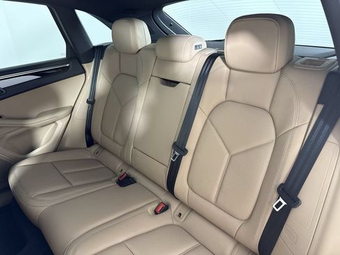 Certified 2024 Porsche Macan AWD/4WD image 22