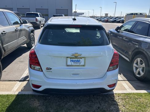 Used 2019 Chevrolet Trax LS FWD image 3