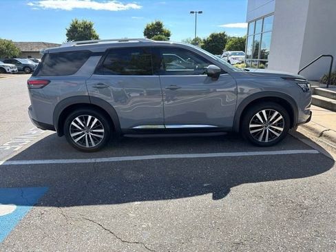 Used 2022 Nissan Pathfinder Platinum w/ Cargo Package AWD/4WD image 5